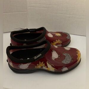 NWT women’s Sloggers slip on waterproof chicken patterned outdoor clogs size 6